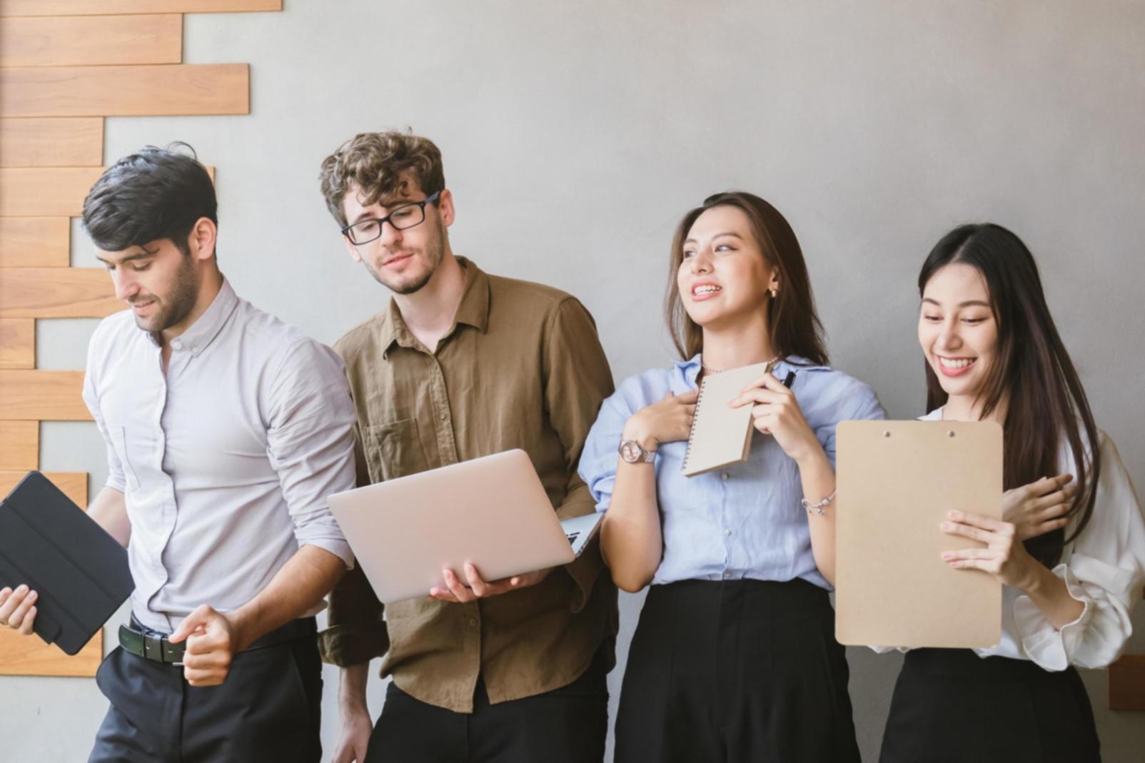 Процесс анализа финансовых данных и составления бюджетных отчетов в офисе Ofisrande